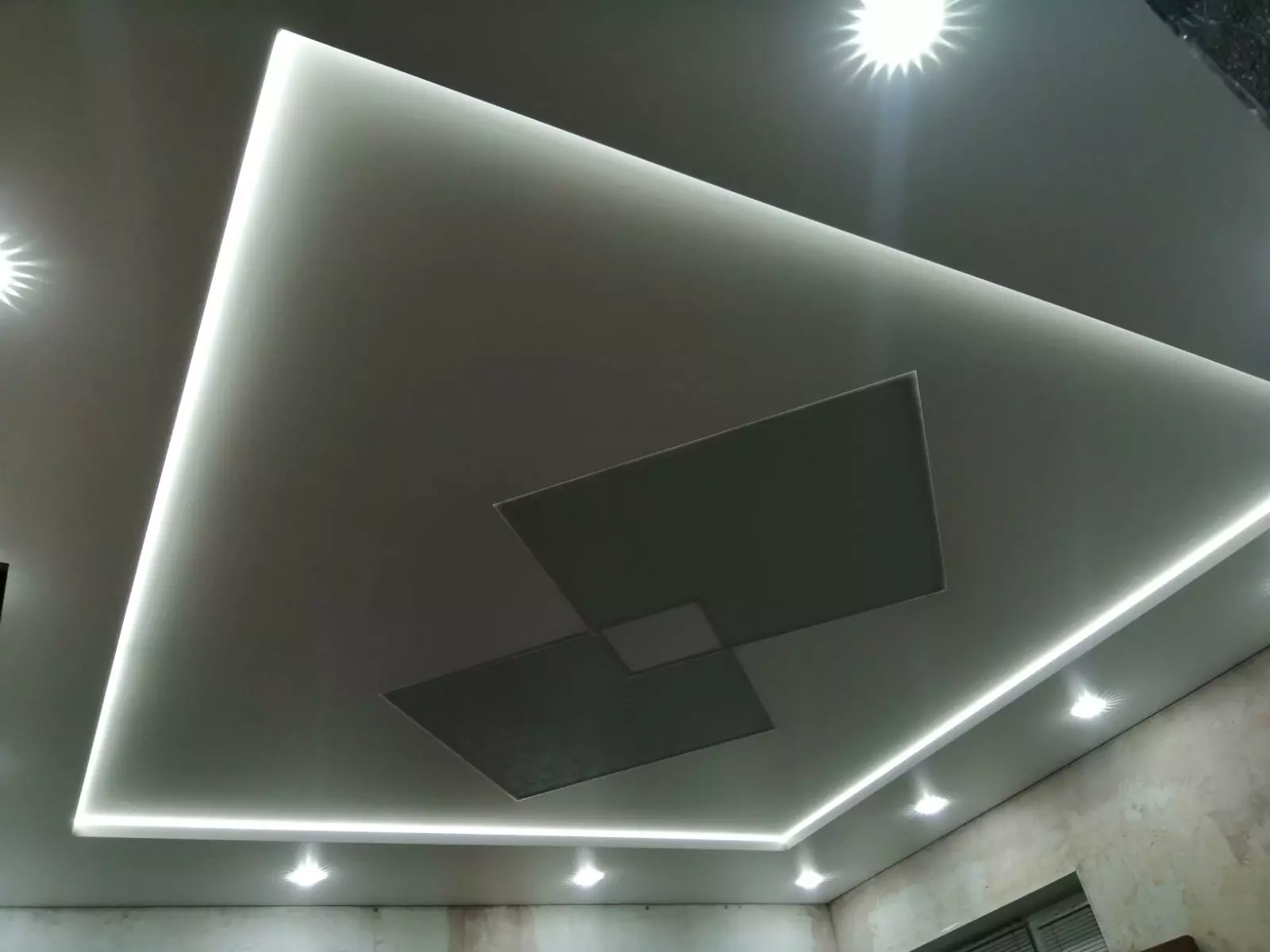 Луганск, Чкалова, 19, фото 1